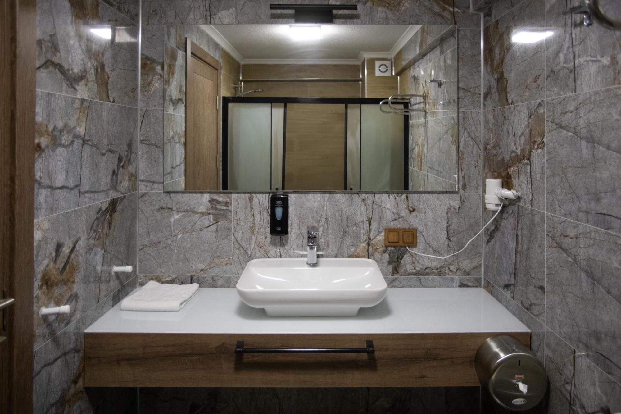 E87 Highway Otel Ören Екстериор снимка